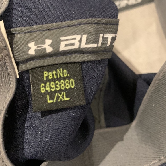 Under Armour Men's UA Blitzing Classic Fit size L/XL Blue - Picture 6 of 7